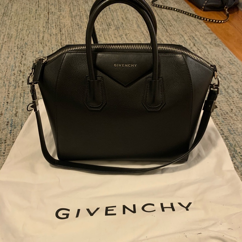 Givenchy antigona medium